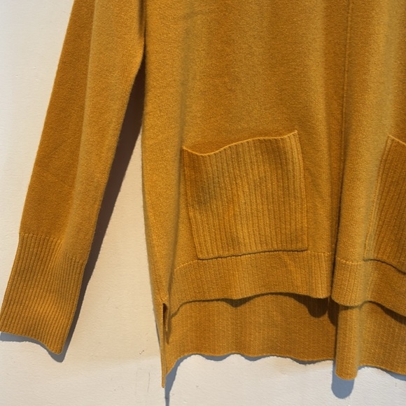 Tahari Pure Luxe 100% Cashmere Sweater Gold Size medium NWT - Picture 8 of 14